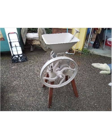 PRESSE CONCASSEUR ANCIENNE 