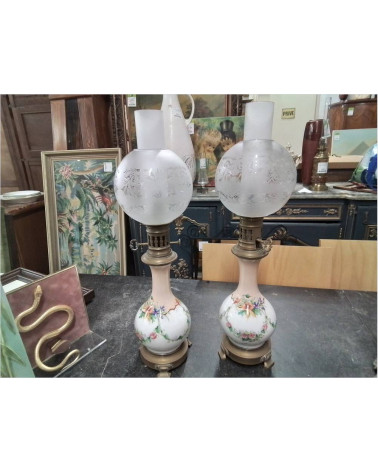 PAIRE DE LAMPES A PETROLE ANCIENNE.