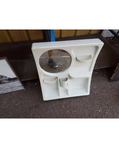 ETAGERE PLASTIQUE MIROIR CASSE 
