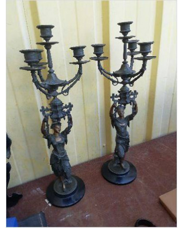 PAIRE DE CANDÉLABRES AUX CHINOIS  ACCIDENTÉS RÉGULE 